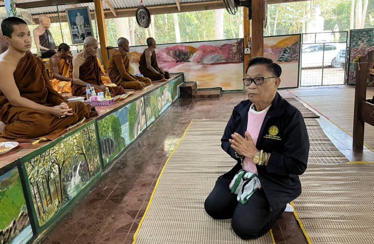 สกลนคร มหานิยมร่วมงานบุญประทายข้าวเปลือก งานบุญประเพณีบุญกองข้าวชาวอีสาน