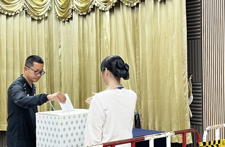 ทหารเลือกตั้งล่วงหน้าคึกคัก