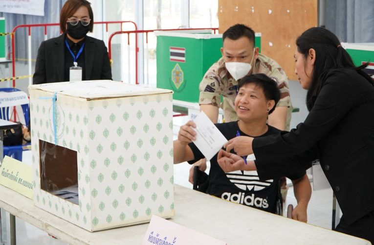 หนองคาย “เลือกตั้งล่วงหน้า” คึกคัก ประชาชนทยอยมาใช้สิทธิกันตั้งแต่เช้ามีเจ้าหน้าที่และจิตรอาสาคอยอำนวยความสดวกก่อนจะมีการเลือกตั้งจริงในวันที่ 8 ก.พ. 2569