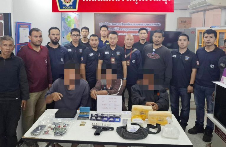 สุพรรณบุรี สามพี่น้องพ่อค้ายาเสพติดถูกรวบเพราะสุนัขตำรวจตามดมกลิ่นยาเสพติด