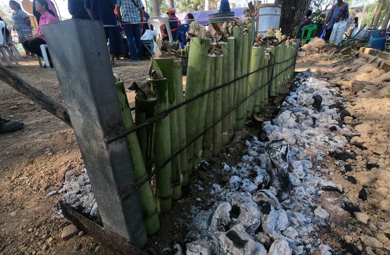 ในงานประเพณีเพ็งเดือนสาม ของดีตำบลบ้านกร่างพิษณุโลก ได้จัดแข่งขันทำข้าวหลามอร่อย ฝีมือของชาวบ้านกร่าง พร้อมตำขนมแดกงาขนมที่หากินยากแจกในงานและหวังเป็นขนมที่จะใช้เป็นโจทย์ในการแข่งขันเพื่ออนุรักษ์ในอนาคต