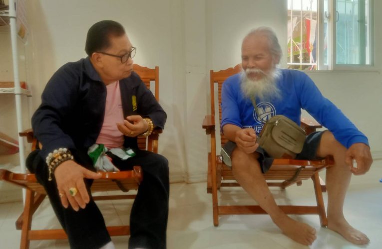 สกลนคร กูรูการเกษตรแนะนำผักตบเปลี่ยนหนองหารเป็นเงิน