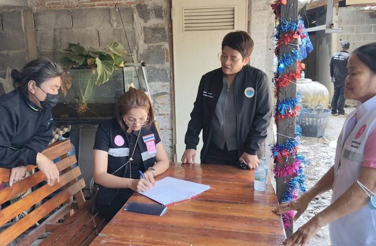 ปทุมธานี พม.ปทุมธานี เข้าช่วยเหลือครอบครัว9ชีวิตแล้วส่วนความคืบหน้าการซ่อมแซมบ้านคาดว่าเสร็จพรุ่งนี้