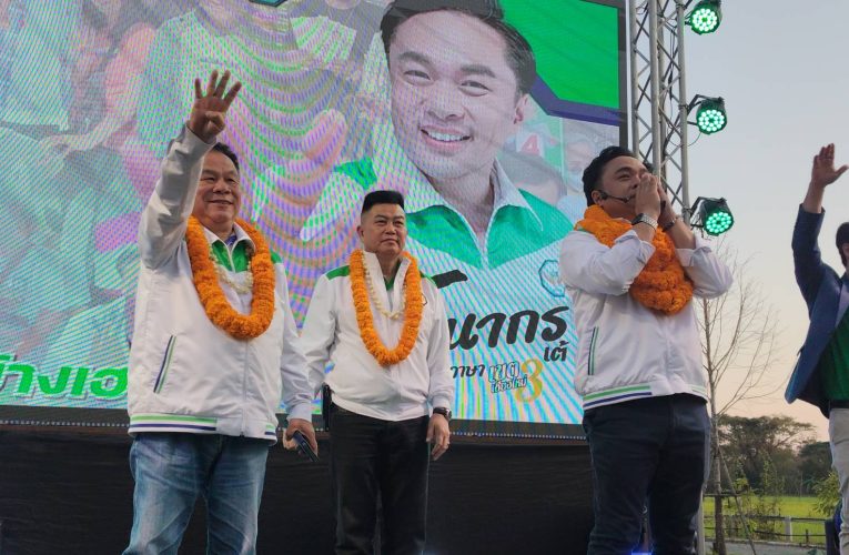 “เต้ ธนากร สุภาษา”ผู้สมัคร สส.เขียงใหม่ เขต 3 เบอร์ 4 พรรคกล้าธรรม ร่ำไห้ อ้อนขอคะแนนเสียง เลือกคนบ้านเฮา เข้าสภา เพื่อพัฒนาพื้นที่ สันกำแพง แม่ออน ดอยสะเก็ด จ.เชียงใหม่