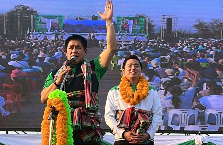 “ธรรมนัส”ชูนโยบาย สปก แจกที่ดินให้กับประชาชน สร้างแหล่งน้ํา เพิ่มราคาพืชผลทางการเกษตร..อ้อนขอเลือกคนเหนือเข้าสภา