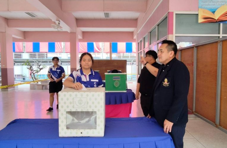 ปทุมธานี ครู นักเรียน โรงเรียนเตรียมอุดมศึกษาพัฒนาการ ปทุมธานี จัดกิจกรรมรณรงค์การเลือกตั้ง ส.ส.เพื่อกระตุ้นคนออกไปใช้สิทธิ์