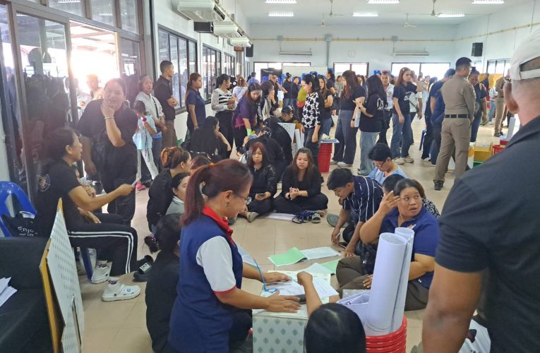 นครนายก : เตรียมความพร้อมก่อนการเลือกตั้งเจ้าหน้าที่ทุกฝ่ายต่างทยอยเดินทางเข้ารับหีบบัตรเลือกตั้งส.ส. ที่จะมีขึ้นในวันพรุ่งนี้ 8 กุมภาพันธ์ 2569