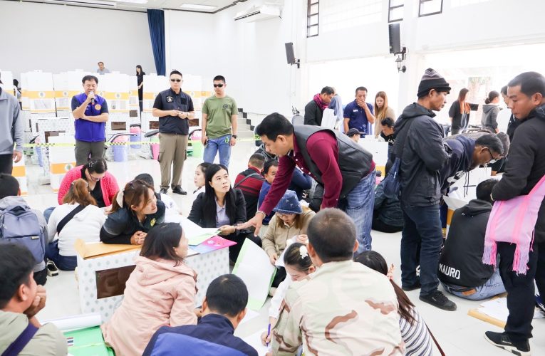 รับหีบบัตรเลือกตั้ง