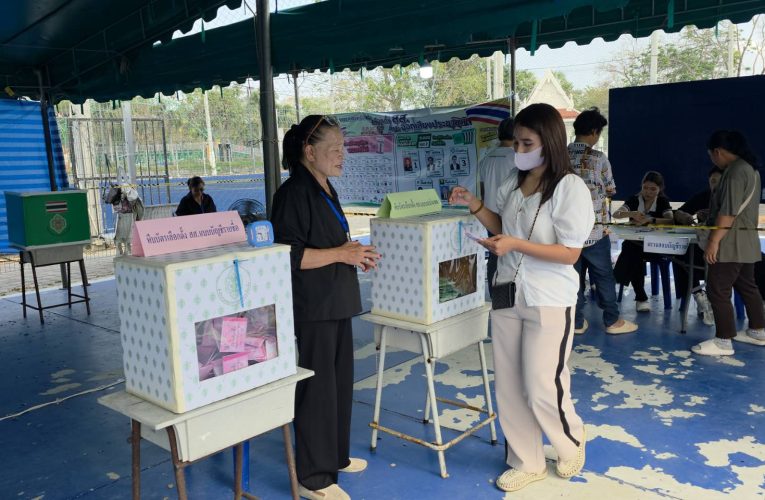 ชาวระยอง ใช้สิทธิเลือกตั้ง สส.และออกเสียงประชามติบางตา ด้านผู้ว่าฯ ระยอง เชิญชวน ปชช. ออกมาใช้สิทธิ