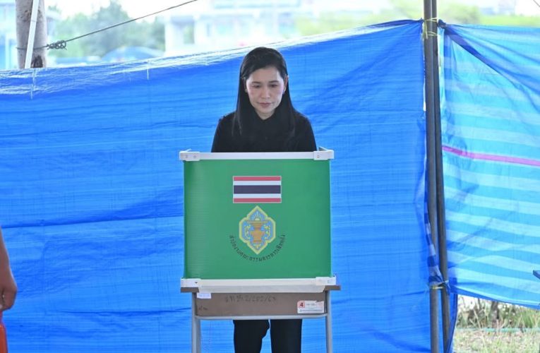 บรรยากาศการเปิดหีบเลือกตั้งสมาชิกสภาผู้แทนราษฎร (สส.) เป็นการทั่วไป และการออกเสียงประชามติ ที่หน่วยเลือกตั้งที่ 9 เขตเลือกตั้งที่1