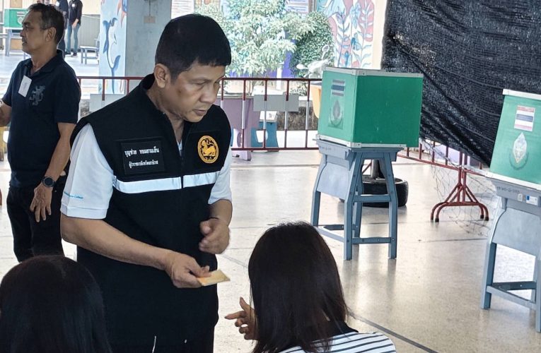 นราธิวาสคึกคักหลังเปิดหีบ ประชาชนแห่ใช้สิทธิเลือกตั้ง สส. ควบคู่ประชามติ ตั้งแต่เช้า