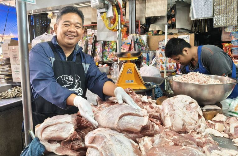 พาณิชย์แพร่ !!! ตรวจติดตามสถานการณ์ปริมาณและราคาสินค้าอุปโภคบริโภคในพื้นที่อำเภอเมืองแพร่