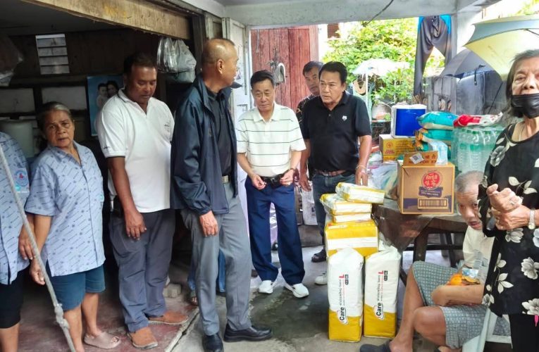 พลังผู้ใหญ่ใจดี! “กลุ่มรวมใจพลังเพื่อน” หัวหิน ปันน้ำใจช่วยผู้ป่วยติดเตียง ต่อเนื่องปีที่ 3