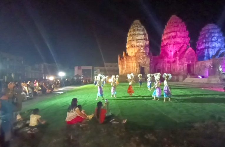 พิธีบวงสรวงพระปรางค์สามยอดก่อนแสดงแสง สี เสียง งานแผ่นดินสมเด็จพระนารายณ์มหาราช