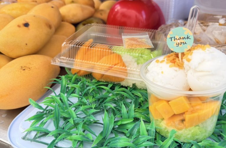 ยะลาทานเพลินเกินห้ามใจ ไอศกรีมกะทิ ข้าวเหนียวมะม่วง สูตรคุณย่ากว่า 50 ปี รสชาติหวาน หอม มัน อร่อย ช่วยคลายร้อน ลูกค้าไทย–มาเลย์อุดหนุนแน่น