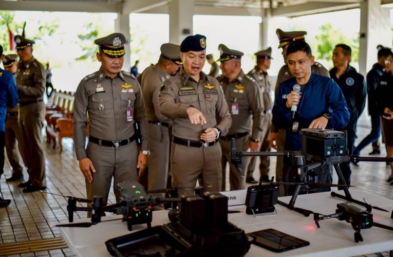 ตำรวจกองบังคับการภูธรจังหวัดเชียงใหม่ ฝึกยุทธวิธีเต็มรูปแบบ จำลองเหตุปล้นร้านทอง–จับตัวประกัน เสริมความพร้อมรับมือเหตุร้ายรุนแรง