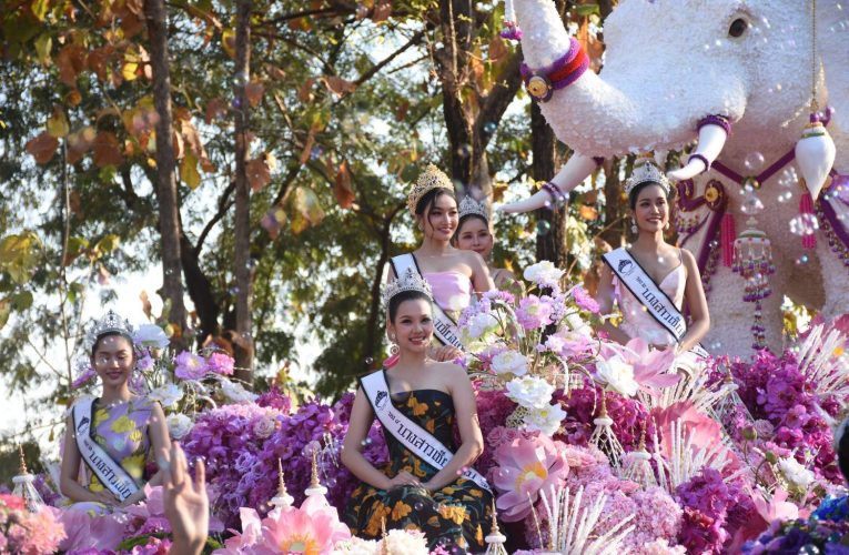 เทศบาลนครเชียงใหม่ เปิดยิ่งใหญ่! มหกรรมไม้ดอกไม้ประดับ ครั้งที่ 49 ตระการตาขบวนรถบุปผชาติกลางเมือง