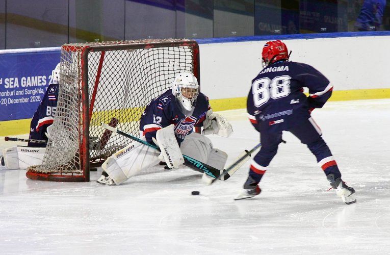 ทีมฮอกกี้น้ำแข็ง “ไทยแลนด์ ซีเล็กต์ส รุ่นพี-วี” ปลื้ม ได้ห้าตะขาบ หุนนแข่ง ควิเบก อินเตอร์เนชั่นแนล ที่แคนาดา