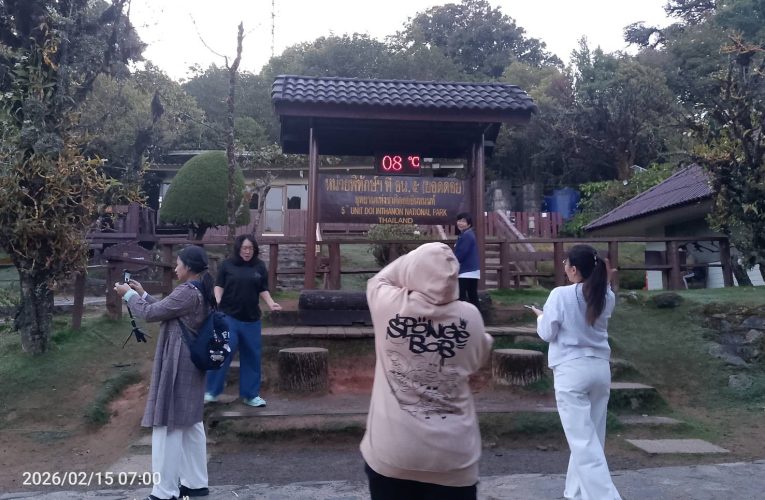 อินทนนท์ อุณหภูมิเพิ่มขึ้น ต่ำสุดที่ยอดดอย 8 องศา นักท่องเที่ยวยังเดินทางขึ้นสัมผัสอากาศหนาวคึกคัก ทางอุทยานมีร้านสวัสดิการให้นักท่อ่งเที่ยวได้ซื้อของที่ระลึก ค่าฝุ่น PM 2.5 บนดอย ยังเป็น 0 รายงานจุดความร้อนของเชียงใหม่ และสถานการณ์คุณภาพอากาศฯภาคเหนือ