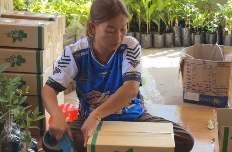 สกลนคร ออนไลน์พลิกชีวิตชาวบ้านขายพันธุ์ไม้ออนไลน์ส่งถึงบ้านรายได้งาม