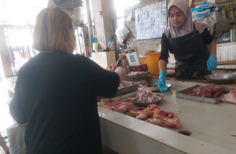 ยะลาตรุษจีนเบตงคึกคักมาเลเซียข้ามแดนซื้อ ชาวบ้านรัดเข็มขัด ลดขนาดชุดไหว้