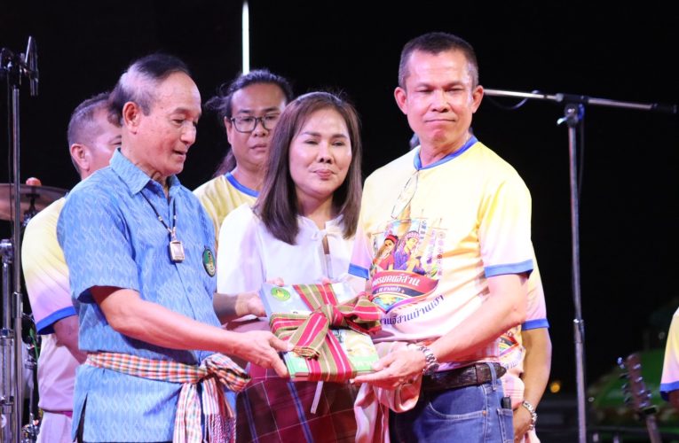 สมุทรปราการ ชมรมคนอีสานบางแก้วจัดงานเพื่อความสามัคคียิ่งใหญ่คนร่วมงานเพียบ