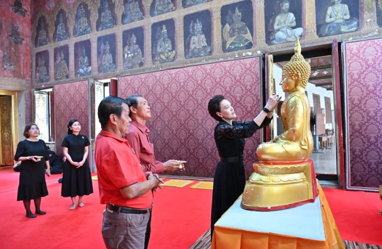 นครปฐม ศุภจีฯ รมว.พาณิชย์ เดินทางมาสักการะและปิดทองพระร่วงโรจนฤทธิ์ องค์พระปฐมเจดีย์