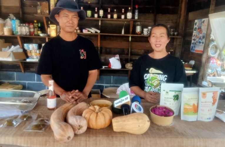 สกลนคร พยาบาลหนุ่มผันตัวเองทำการเกษตรอินทรีย์ขายออนไลน์รายได้งาม