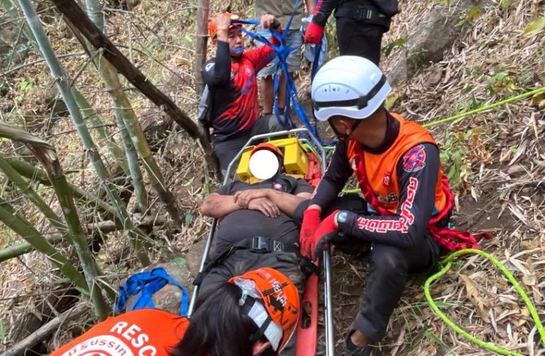 ช่วยนักท่องเที่ยวตกเหวลึก100เมตร