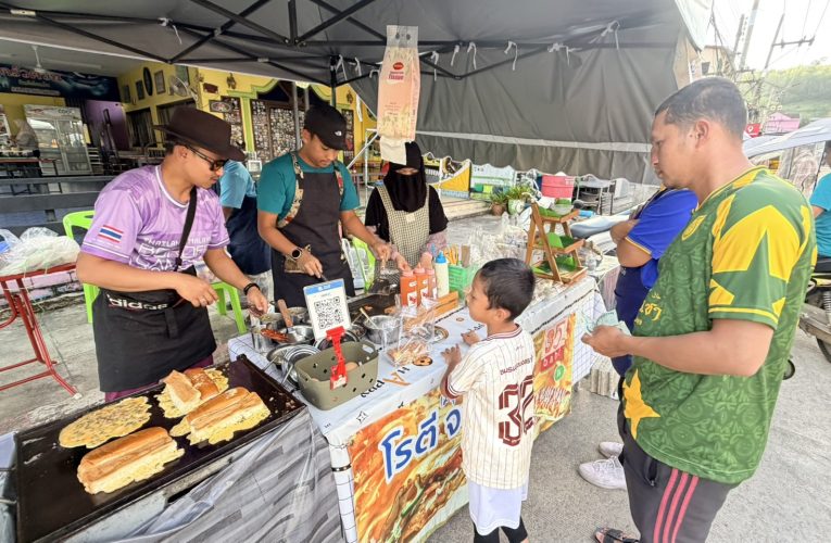 ยะลาวัยรุ่นเบตงสร้างตัวขายโรตีจอห์น สัญชาติมาเลย์ต้อนรับเดือนรอมฎอน