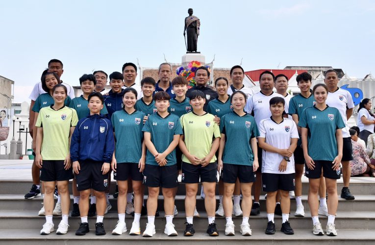 ฟุตซอลหญิงไทย ถึงโคราช สักการะ ‘ย่าโม’ เอาฤกษ์เอาชัย ก่อนลุยศึกชิงแชมป์อาเซียน