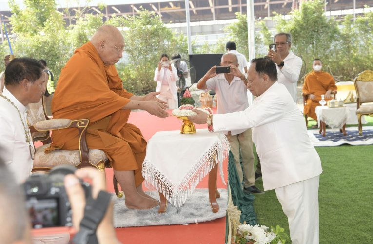นนทบุรี – จัดพิธีพุทธาเทวาภิเษกบวงสรวงผ้าพระบฏ แห่ผ้าขึ้นธาตุ ครั้งที่ 13
