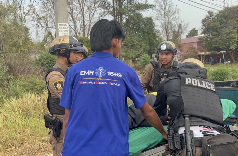 มุกดาหาร ตำรวจ ไล่ล่าหนุ่มเมายาบ้าทำร้ายพ่อแม่