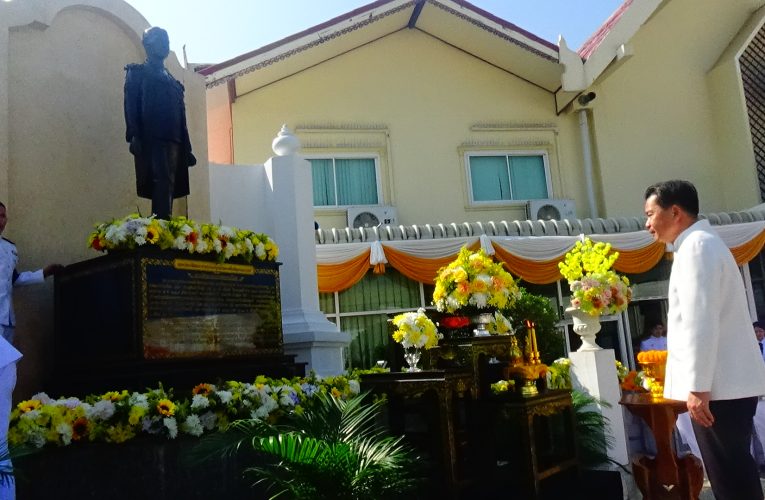 จังหวัดพิษณุโลก จัดพิธีวางพานพุ่มถวายหน้าพระอนุสาวรีย์ พระราชวรวงศ์เธอ กรมหมื่นพิทยาลงกรณ์ พระบิดาแห่งการสหกรณ์ไทย เนื่องใน วันสหกรณ์แห่งชาติ ครบรอบ 110 ปี