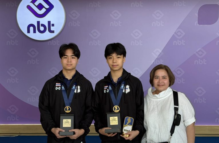 ธี-ธันย์ 2 คู่แฝดไอซ์ฮอกกี้ สุดปลื้มไทยได้แชมป์ ฮอกกี้น้ำแข็งชิงแชมป์โลก รุ่นอายุไม่เกิน 18 ปี ดิวิชั่น 3 กลุ่มบี ครั้งแรก