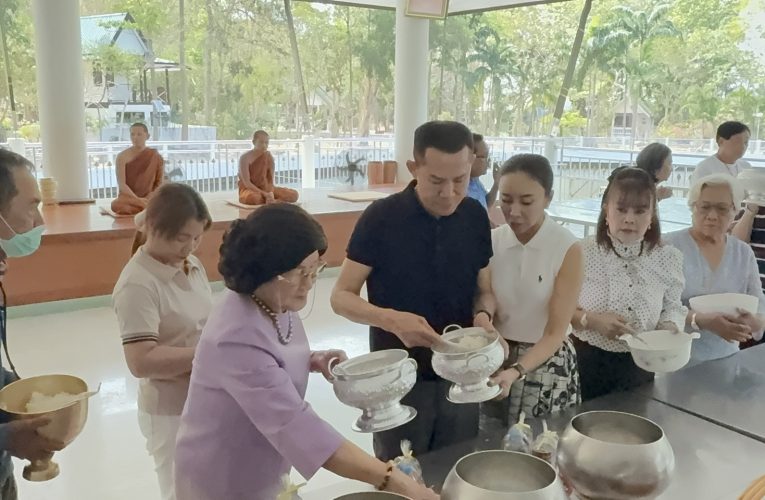 ”เสี่ยสม พัทยา“ จัดทำบุญครบรอบวันเกิดครบ 61 ปี
