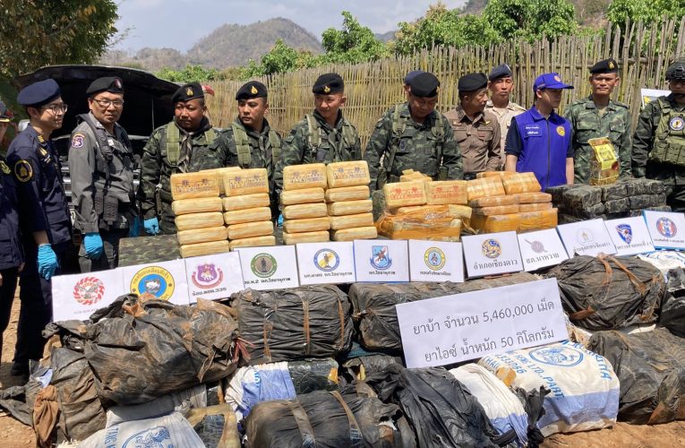 เชียงใหม่ ทหารลาดตระเวนพบขนยาบ้า25เป้สองล้านกว่าเม็ด