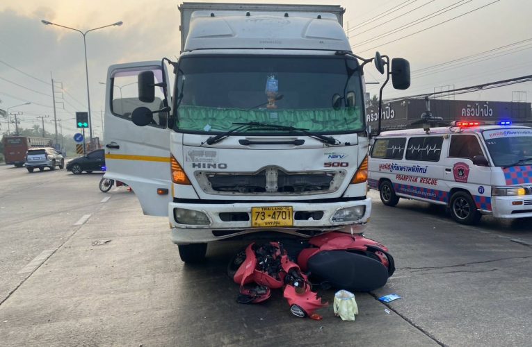 นครปฐม-หกล้อซิ่งฝ่าไฟแดงชนจยย.ดับคาที่