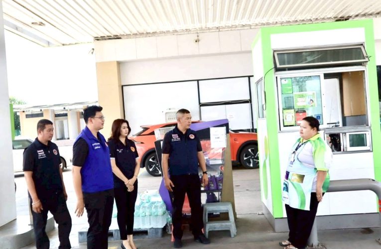 นายอำเภอบางเลนตรวจสอบสถานการณ์น้ำมันในพื้นที่อำเภอบางเลน