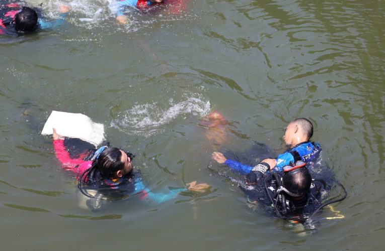 นครปฐม-เรือเครื่องอีป๊าบชนกันคนขับตกน้ำดับ