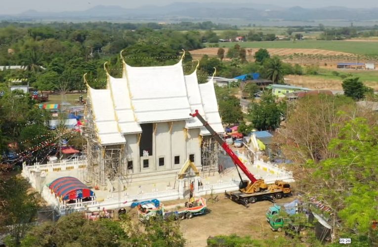 สุพรรณบุรี สาธุชนร่วมอัญเชิญพระทีฆะทัสสีมุนีนาถพระประธานประดิษฐานภายในอุโบสถวัดหนองยาว