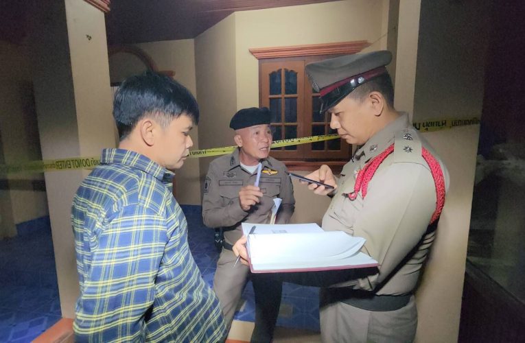 น่าน – เกิดเหตุสะเทือนขวัญในพื้นที่อำเภอภูเพียง จังหวัด จังหวัดน่าน ชายวัย 60 ปี ใช้กรรไกรเป็นอาวุธแทงหญิงวัยเดียวกันเสียชีวิต ภายในบ้านพัก คาดปมพิษรักแรงหึง