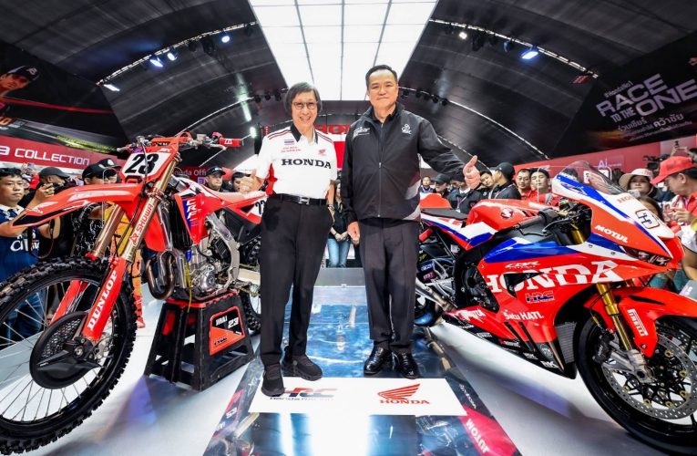 ไทยฮอนด้า เปิดบูธต้อนรับ ฯพณฯนายกรัฐมนตรี อนุทิน ชาญวีรกูล พร้อมคณะ อย่างอบอุ่น ท่ามกลางแฟนมอเตอร์สปอร์ตที่มาคอยต้อนรับอย่างล้นหลามภายใน Honda Exhibition Hall