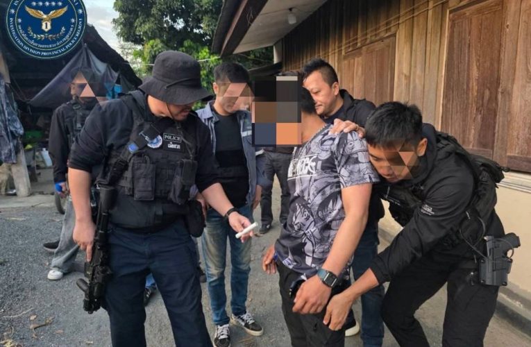 ตำรวจ สืบสวนภาค 5 บุกจับเอเย่นต์ค้ายาบ้าคาที่นอน ยึดยาบ้า 16,000 เม็ดพร้อมปืนลูกซอง