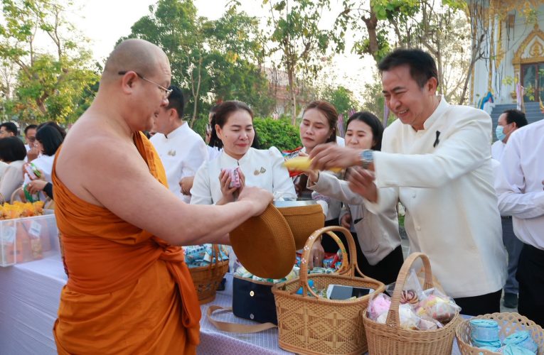 หนองบัวลำภู ผู้นำสงฆ์ และ พ่อเมืองลุ่มภู นำพลังศรัทธาจากพุทธศาสนิกชนแสดงตนเป็นพุทธมามกะ สละทุนทรัพย์ร่วมบริจาคทอดผ้าป่าสามัคคี เพื่อตั้งกองทุนส่งเสริมการศึกษาพระปรัยัติธรรมของคณะสงฆ์จังหวัดหนองบัวลำภู ยอดทะลุเป้า 500,000 บาท เนื่องใน”วันมาฆบูชา”