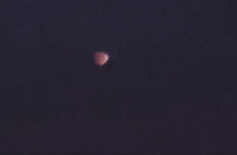 มรภ.เทพสตรีนำนักศึกษา ประชาชนชมการเกิดจันทรุปราคาเต็มดวง