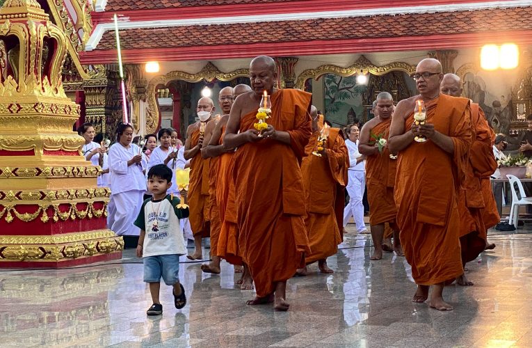 สมุทรปราการ พระวชิรคณาทร (เจ้าคุณแจ้ ) ประกอบพิธีจุดประทีปบูชาเวียนเทียนรอบอุโบสถ วัดบางพลีใหญ่กลาง วันมาฆบูชา ประจำปี 2569