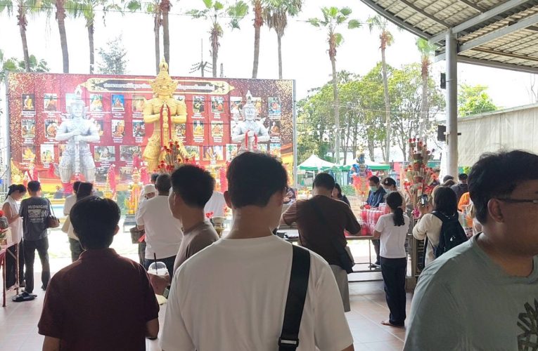 ปทุมธานี ท้าวเวสฯดลสาวสมหวังหลังรอคอยนาน 8 ปี รับโชคใหญ่ครั้งแรกในชีวิต หนุ่มไทใหญ่ขอพรครั้งแรกก็ได้ผลทันตา