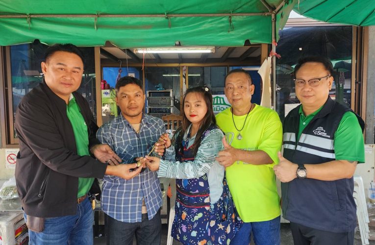 ตลาดศรีเมืองส่งมอบสร้อยทองคำมูลค่ากว่า 160,000 คืนเจ้าของ