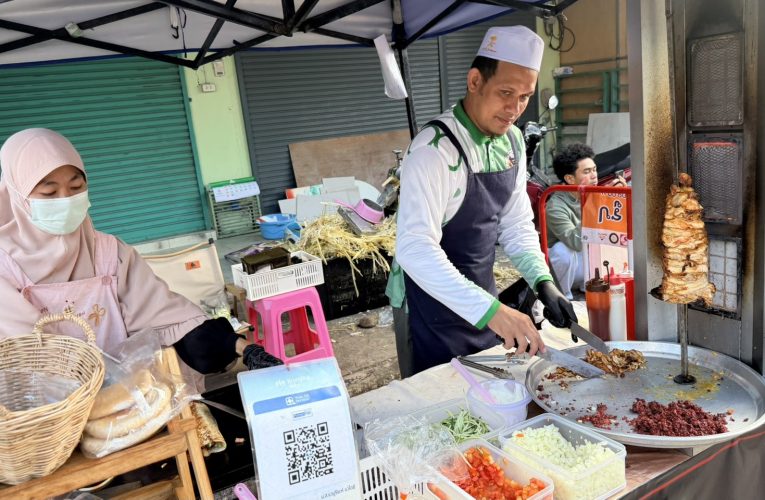 ยะลาเคบับต้นตำรับตะวันออกกลางขายดีช่วงรอมฎอนที่เบตง เครื่องแน่น แป้งนุ่ม ลูกค้าซื้อซ้ำการันตีความอร่อย